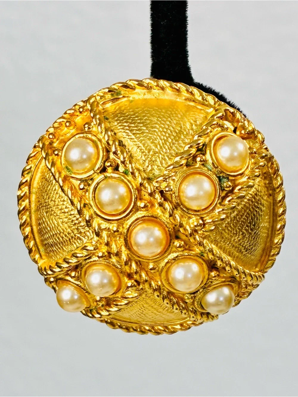 VTG 90s Classiques Entier Gold-Tone Pearled Button Earrings Business Casual